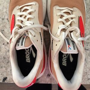 Brooks Adrenaline GTS 24 in taffy/cherry tomato/black